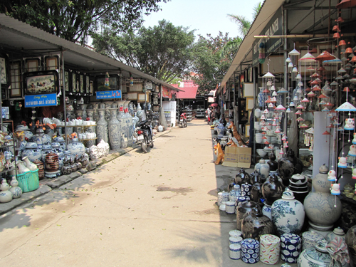 Bat Trang ceramic village a Tet attraction